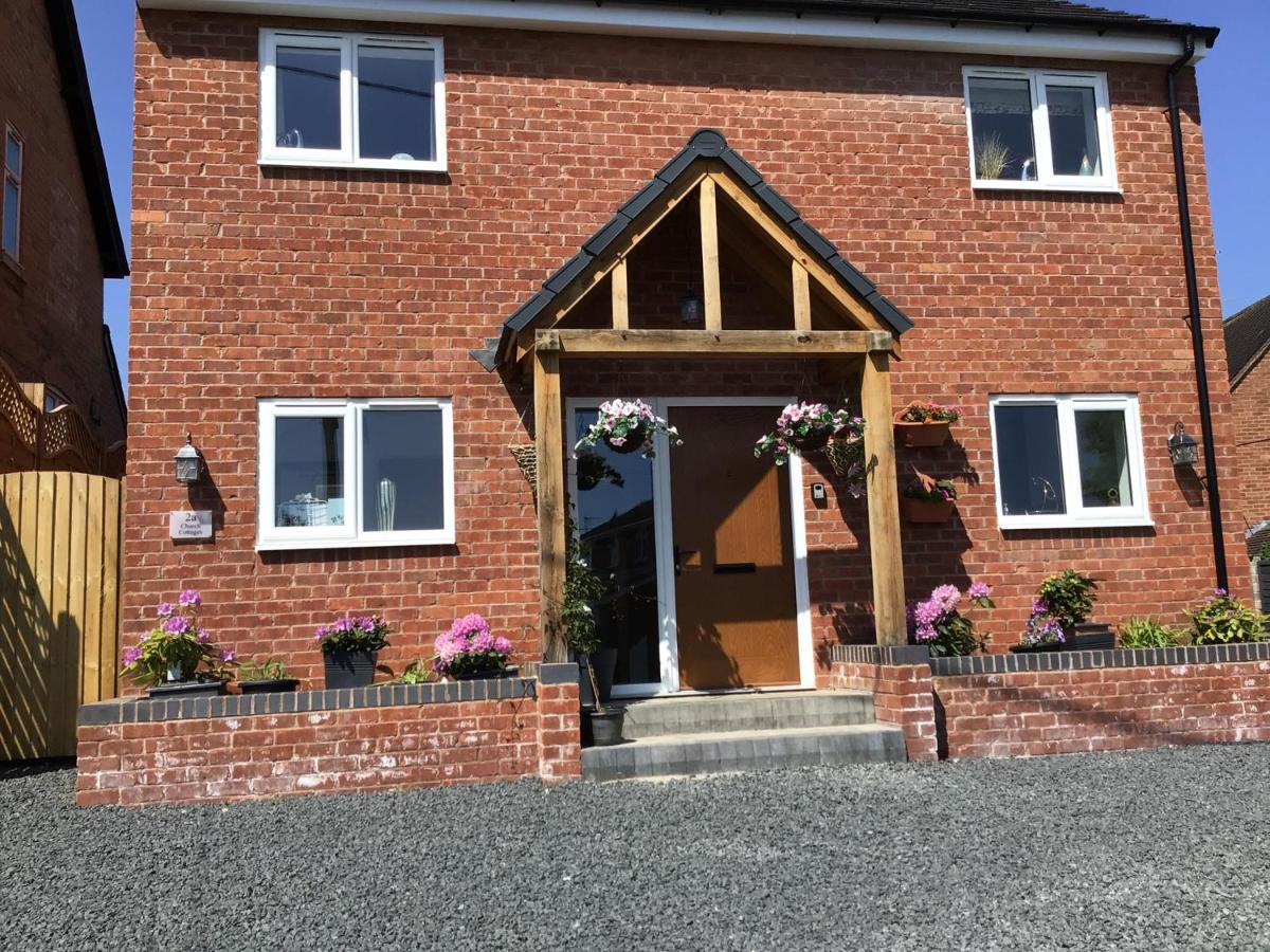 3 Church Cottages: Luxurious 3-bedroom Village Retreat Near Malvern