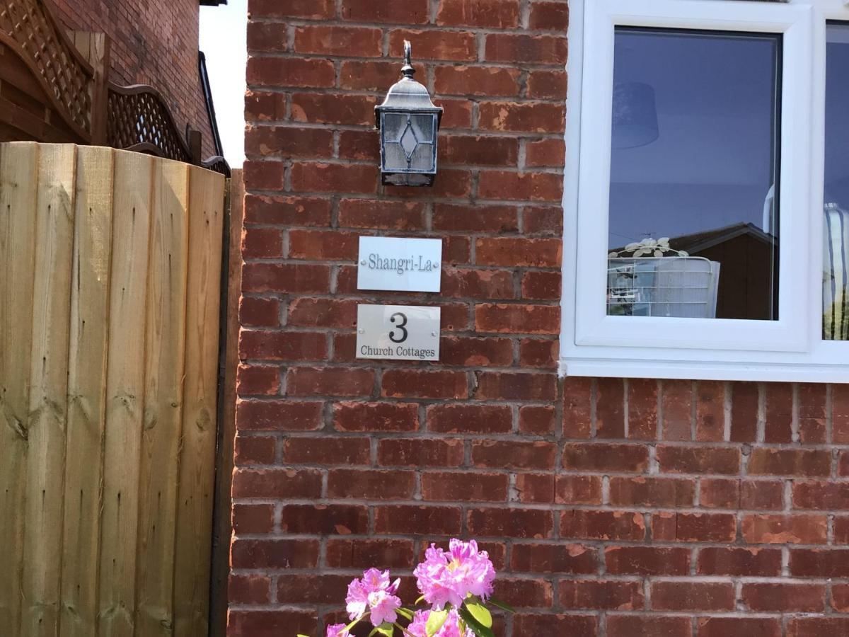 3 Church Cottages: Luxurious 3-bedroom Village Retreat Near Malvern Holiday home