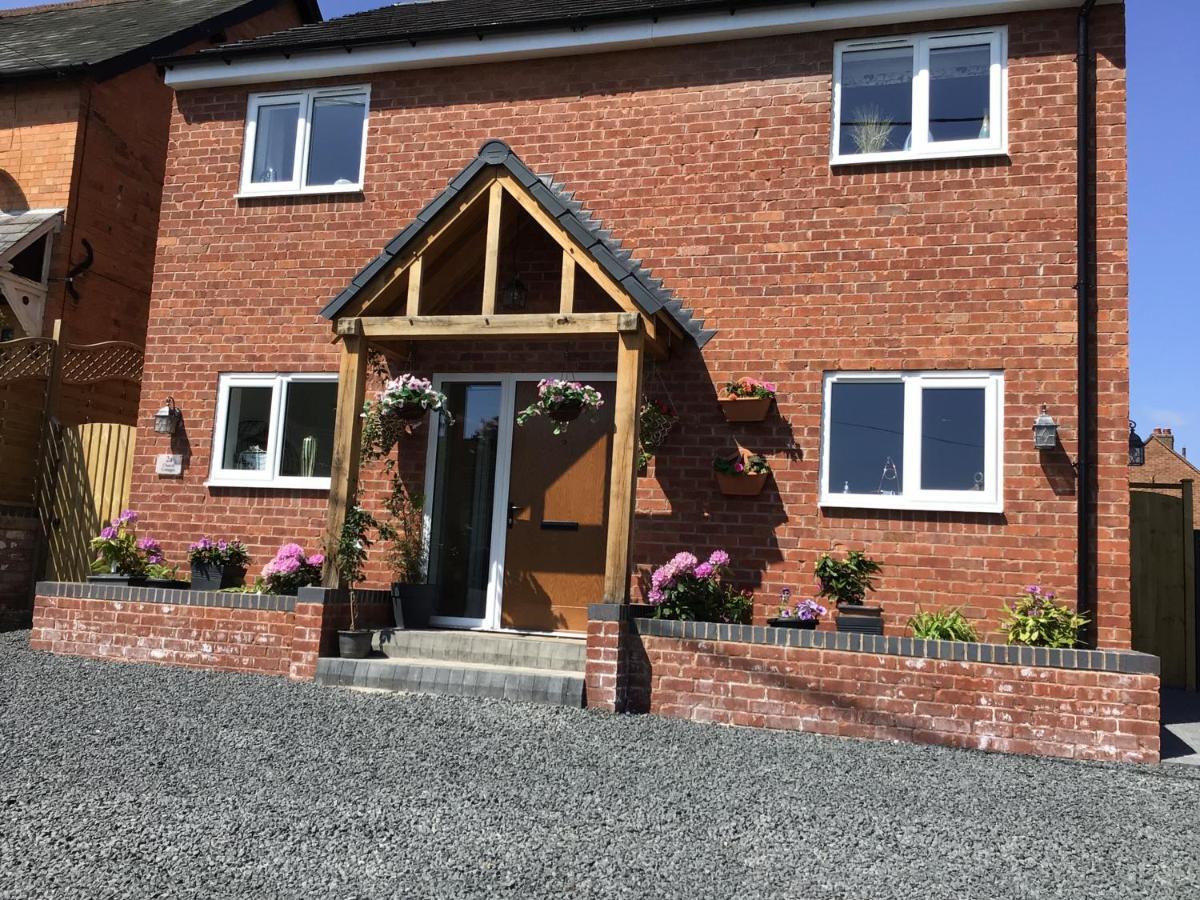 Holiday home 3 Church Cottages: Luxurious 3-bedroom Village Retreat Near Malvern *