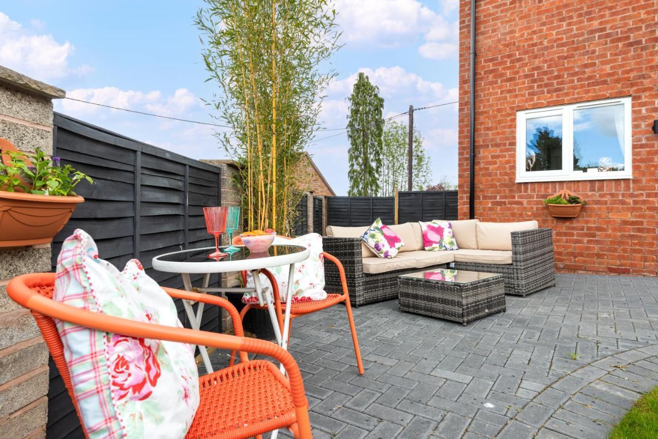 3 Church Cottages: Luxurious 3-bedroom Village Retreat Near Malvern Holiday home *