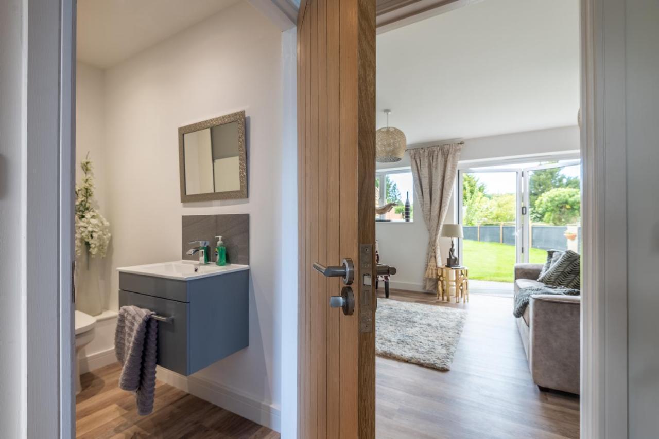 3 Church Cottages: Luxurious 3-bedroom Village Retreat Near Malvern Holiday home *